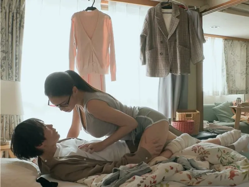 được chị cạnh nhà "an ủi" khi nhân tình đi ngoại tình